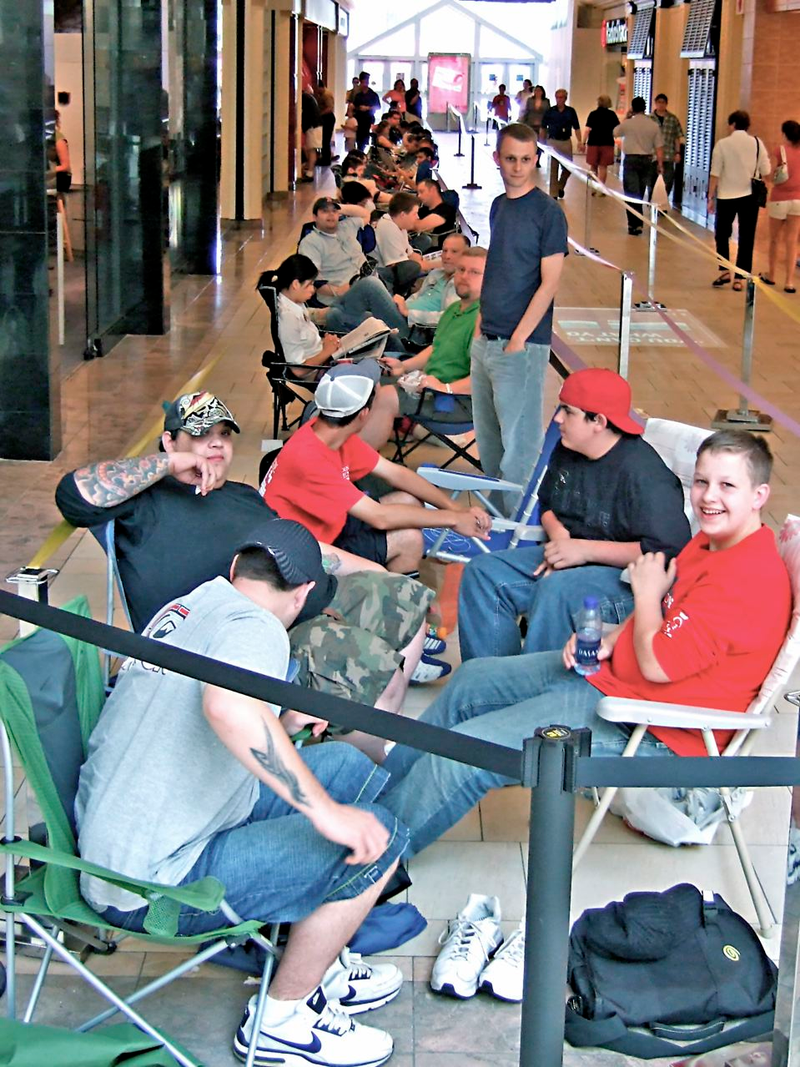 Illustration for article titled iPhone Lines Across the USA, a Gallery By You